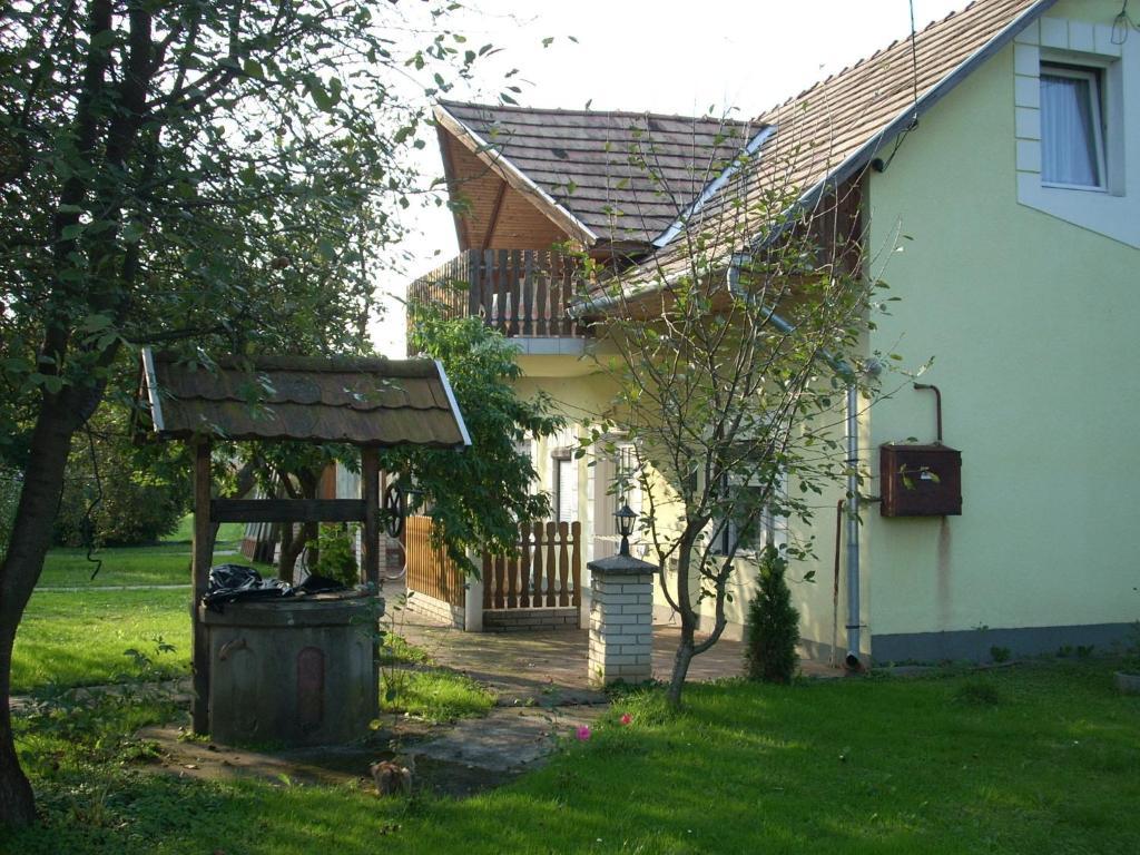 Bed and Breakfast Bundics Vendeghazak Lenti Pokoj fotografie